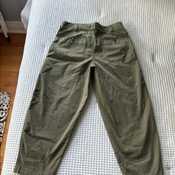 NWT Banana Republic Barrel Leg Olive Green Pants - Picture 2 of 7
